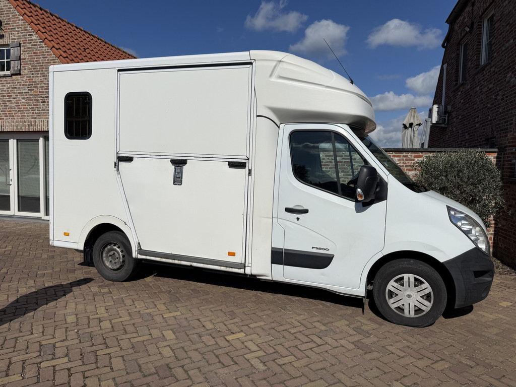 Renault Master | HORSETRUCK | PARAGAN | PRO SAFETY 3
