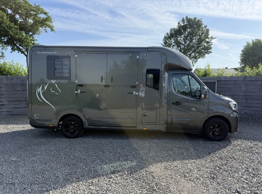 RENAULT MASTER PAARDENWAGEN&nbsp;

HENGSTENUITVOERING
